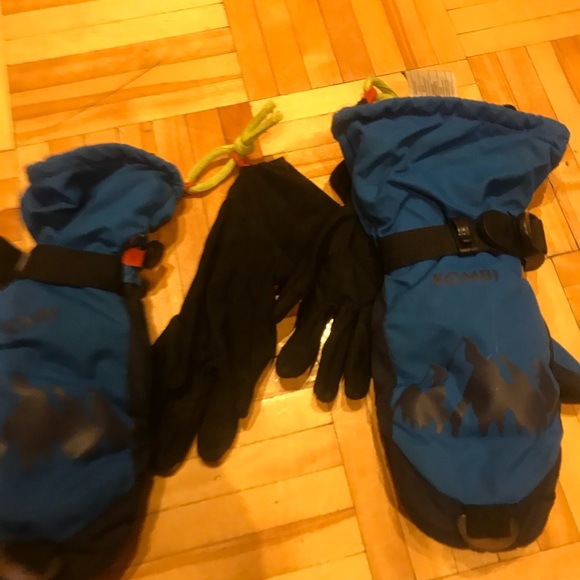 Kombi Kids' Blue Mittens - Picture 1 of 4